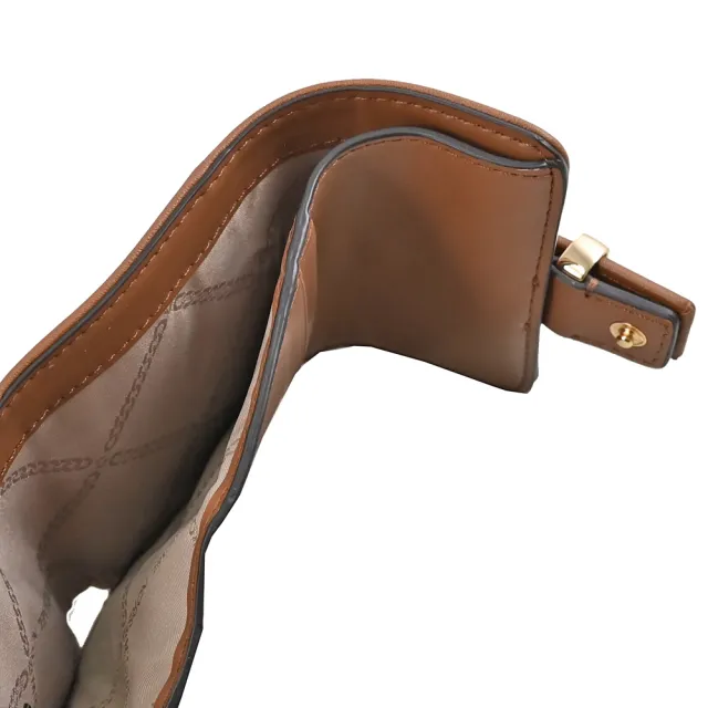 【Michael Kors】COLBY 金屬LOGO皮帶穿扣造型三折零錢短夾(深咖)