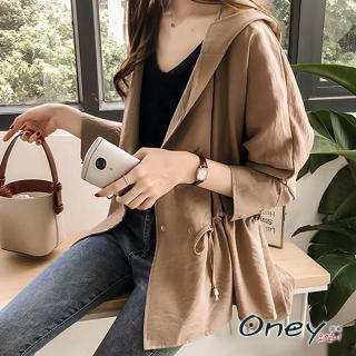 【ONEY 歐妮】★率性簡約連帽中長款風衣外套(連帽外套/風衣外套/中長版)
