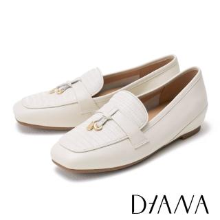 【DIANA】真皮車線方頭平底樂福鞋(米色)