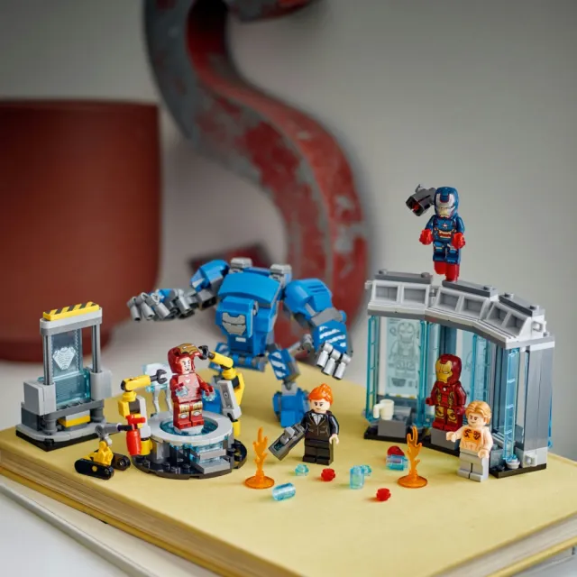 LEGO 樂高】漫威超級英雄系列76315 鋼鐵人的實驗室: 鋼鐵裝展示區