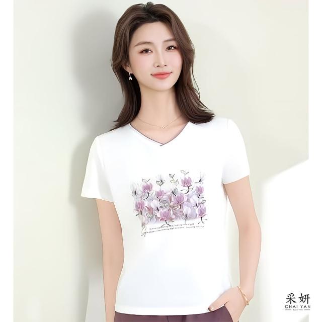 【chai yan 采妍】亮片花朵印花滑棉V領短袖上衣(春夏新款上衣-65-78公斤可穿)