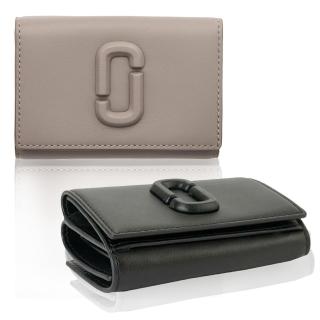 【MARC JACOBS 馬克賈伯】THE J MARC平滑皮革釦式三折小短夾(2色任選)