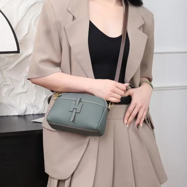 【VERTEX】頭層牛皮H造型拉鍊小方包-B