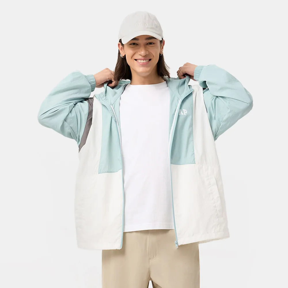 【GAP】男裝 Logo印花防曬連帽外套-藍色拼接(723067)