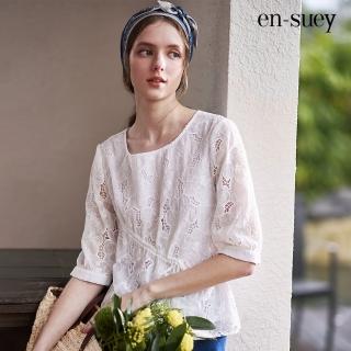 【en-suey 銀穗】浪漫蕾絲單邊抽繩微澎袖上衣-女