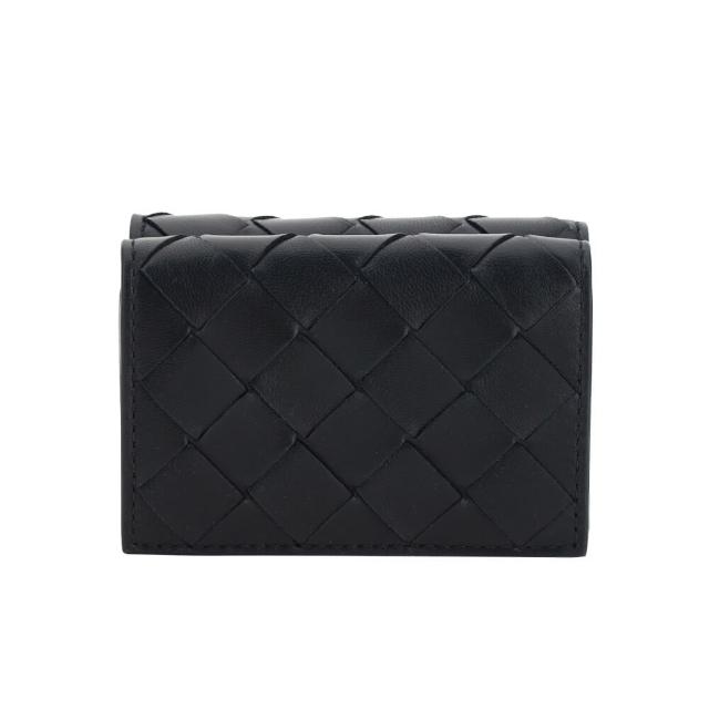 Bottega Veneta寶緹嘉 Intrecciato Tiny Tri-Fold 三折 經典編織 羊皮 卡夾 短夾 皮夾 Bottega Veneta 寶緹嘉 Intrecciato Tiny Tri-Fold 羊皮短夾,黑色系經典編織設計,簡約時尚。內有4個夾層與1個內袋,適合日常使用,輕便實用。附贈盒子/防塵袋/紙卡,來自義大利製造,歐洲原裝進口,專為女性設計。