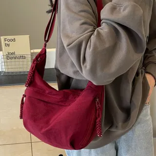 【KT DADA】雙11 月亮包 水餃包 包包 斜背包 尼龍包 黑色斜背包 尼龍斜背包 斜背水餃包 單肩包 