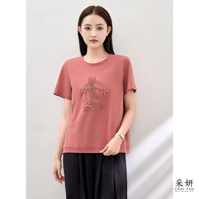 【CHAI YAN 采妍】蜻蜓刺繡圓領短袖上衣(春夏新款上衣-65-78公斤可穿)