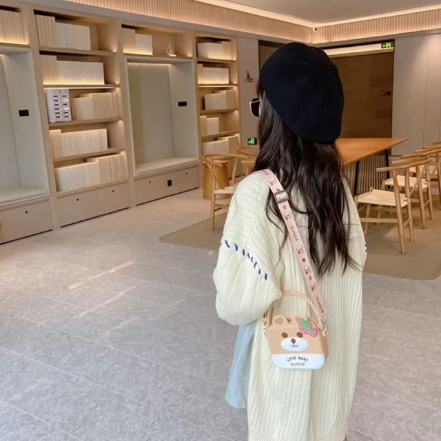【安朵童舖】現貨兒童手提斜背包 女童硅膠小軟包 男童恐龍小背包 斜背包手提包公主包包蝴蝶結斜背包(036A)