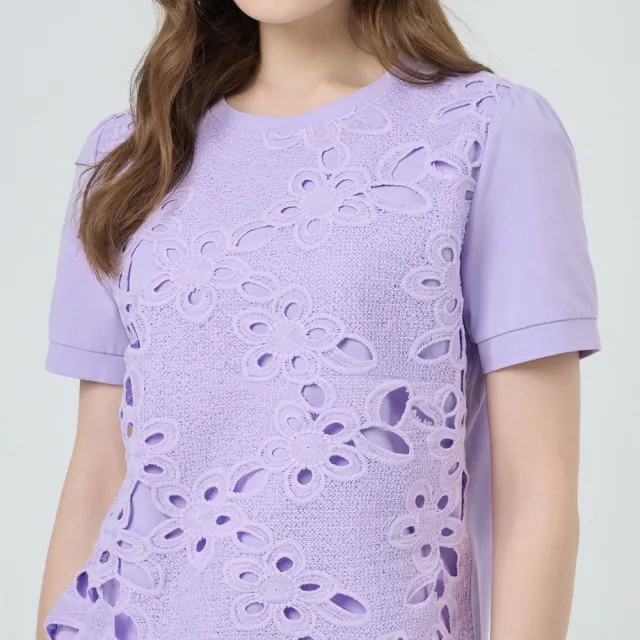 【ILEY 伊蕾】縷空蕾絲刺繡棉質上衣(淺紫；M-XL；1252261203)