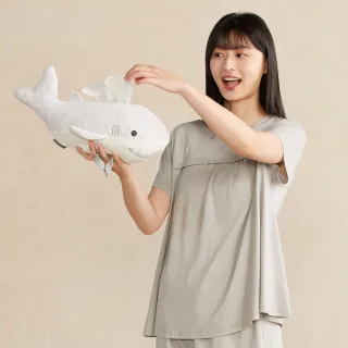【YVONNE 以旺傢飾】鯊魚車用面紙套-銀白灰