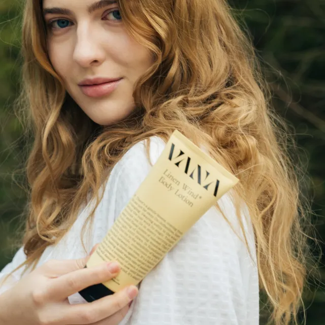 【VANA】亞麻風拂 植萃修護身體乳 草本木質調 200ml (丹麥直送/療癒香氣/滋潤不黏膩)