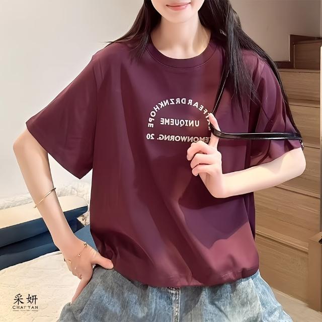 【CHAI YAN 采妍】立體刷絨字母圓領短袖上衣(春夏新款上衣-65-78公斤可穿)