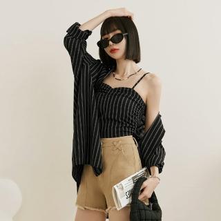 【OB 嚴選】純棉條紋抓皺桃心領細肩帶上衣 《AB19508》
