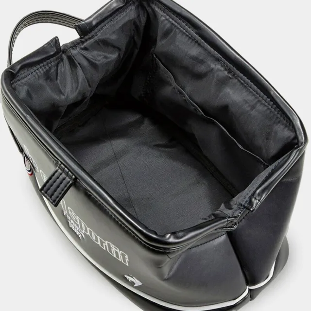 【LE COQ SPORTIF 公雞】高爾夫系列 男女款黑色磁吸式大容量收納包 QGV0J542