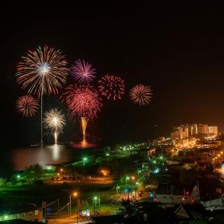 【喜鴻假期】【夏之祭典北海道5日】米其林函館夜景、洞爺湖畔花火、薰衣草花田、企鵝遊行、螃蟹哈密瓜饗宴