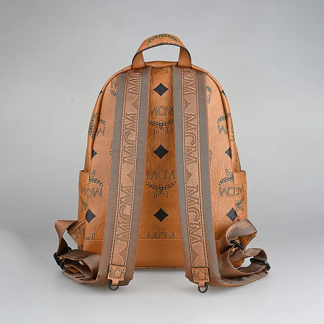 【MCM】MCM STARK MAXI VISETOS標誌印花圖案LOGO顆粒紋路設計小牛皮拉鍊後背包(小/駝棕)