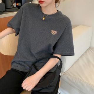 【AKARA】女韓版流行造型熊白色短袖T恤上衣(不限季節/ M-2XL /中大尺碼 / 2色)