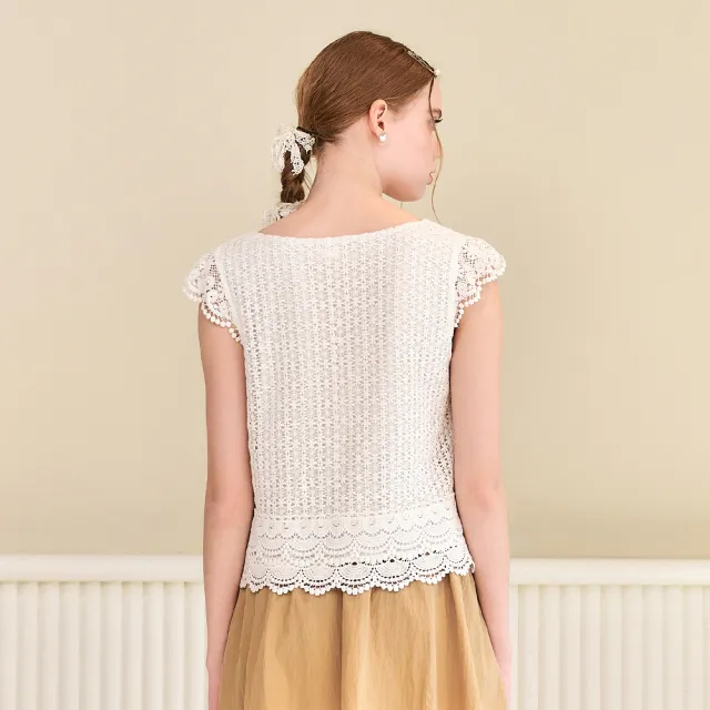 【OUWEY 歐薇】縷空層次蕾絲純棉荷葉袖上衣(白；S-L；3252321832)