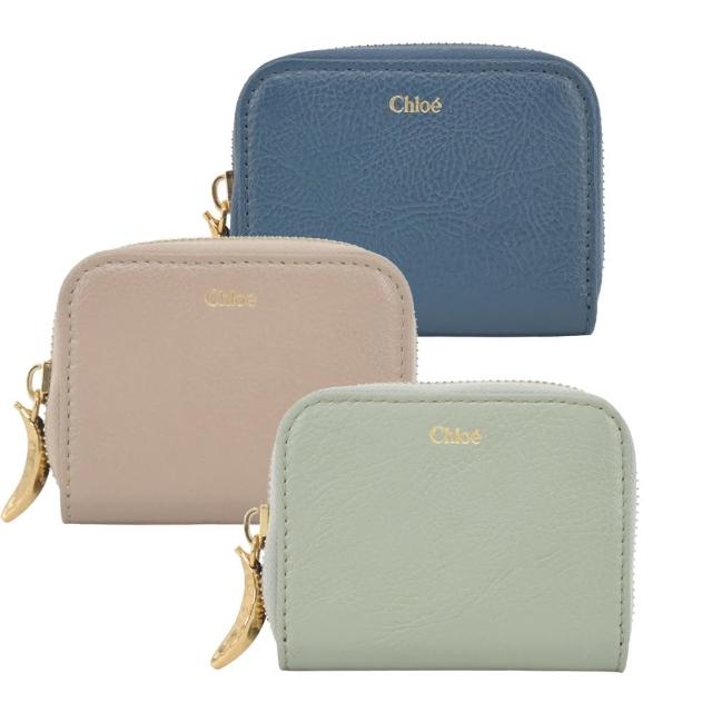 【Chloe’ 蔻依】ALPHABET 燙金 LOGO 小牛皮拉鍊短夾(任選)