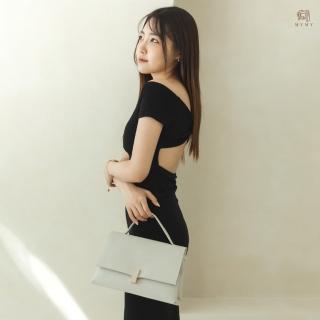 【MYMY】個性時尚 轉釦軟皮方包 淺灰白(側揹包/手提包/斜揹包/真皮/女包)