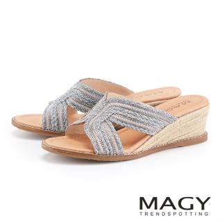 【MAGY】質感雙色編織亮鑽楔型拖鞋(藍色)