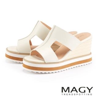 【MAGY】真皮鏤空雙寬帶楔型高跟拖鞋(米色)