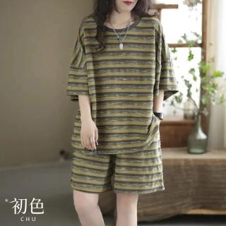 【初色】休閒風拼色條紋落肩袖寬鬆短袖T恤上衣女上衣+條紋寬褲短褲套裝-共2色-11415(L-4XL可選)