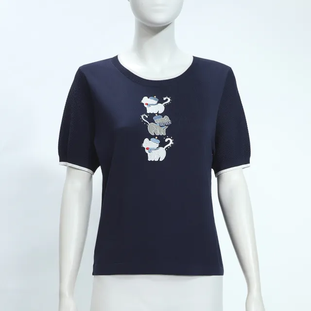 【ILEY 伊蕾】可愛貓咪刺繡縲縈針織上衣(深藍；M-2L；1251175014)