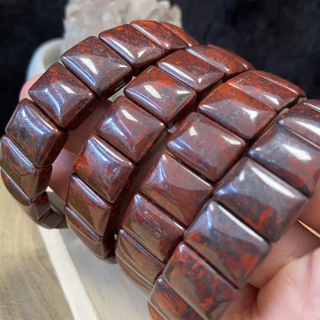 【Cozy 世界水晶原礦與茶】新疆紅伊丁手排 66-2(可逢凶化吉、辟邪驅魔)