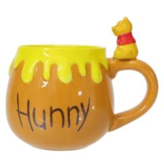 【小禮堂】迪士尼 小熊維尼 陶瓷造型杯緣子馬克杯 250ml 蜂蜜罐款(平輸品)