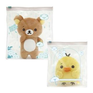 【小禮堂】San-X 拉拉熊 絨毛玩偶娃娃夾鏈袋組 下雨款(平輸品)