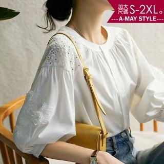 【艾美時尚】夏新品 加大尺碼女裝 上衣 刺繡鏤空拼接燈籠袖圓領七分袖襯衫。S-2XL(白.預購)