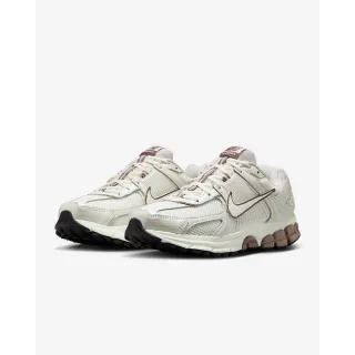 【NIKE 耐吉】運動鞋 休閒鞋 女鞋 W NIKE ZOOM VOMERO 5 米白 可可棕 緩震(IB8129133)