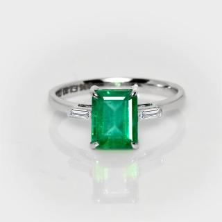 【似曾國際珠寶】現貨新款 IGI 14K 白金 2.20克拉 Emerald Cut 尚比亞祖母綠戒指(天然尚比亞祖母綠)