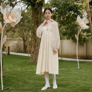 【OB 嚴選】皺皺肌理感細肩綁帶洋裝 《DA10449》