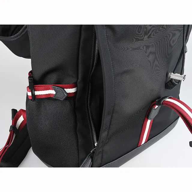 【BALLY】BALLY Code內裡縫線皮標銀字LOGO紅白直條紋織帶設計尼龍邊飾牛皮釦式束口後背包(黑)