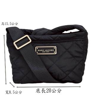 【MARC JACOBS】MJ 新品 小款 鐵牌Logo菱格縫線 寬背帶 斜揹包