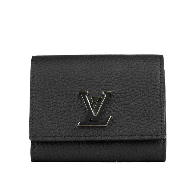 全新 LOUIS VUITTON 路易威登 M12149 Capucines 牛皮零錢袋短夾，黑色系設計，釦式開口，內含5個夾層與1個內袋，適合日常攜帶。商品附 LV原廠紙盒、防塵袋與專櫃購買證明影本，法國製造，高品質皮革，男女皆宜。