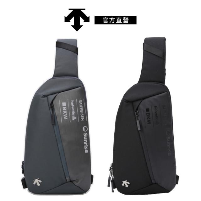 【DESCENTE】SWISS SKI TEAM TECH SLING BAG 中性 斜背包(黑色/灰色)