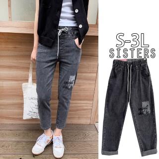 【SISTERS】英字電繡鬆緊腰小男友牛仔褲/S-3L(女下著/八分褲/顯瘦/寬褲/褲裝/丹寧)