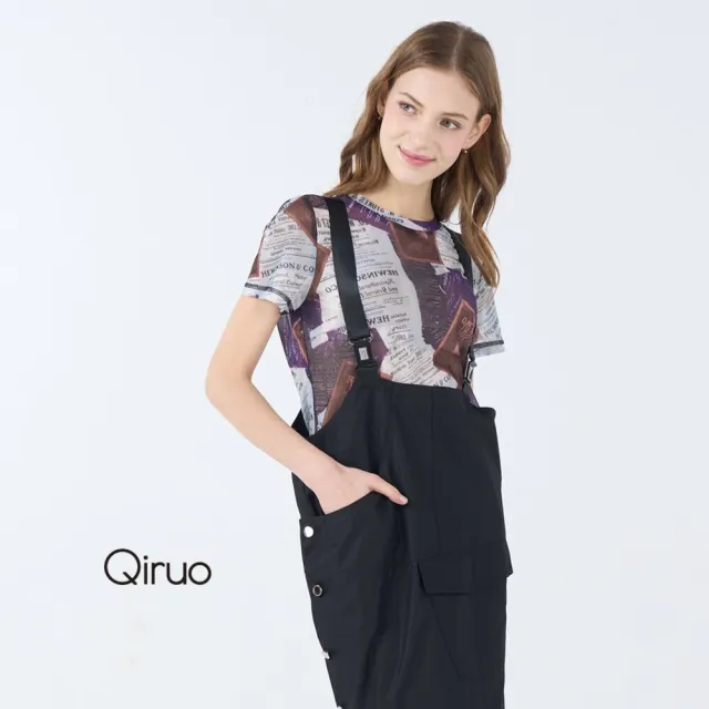【Qiruo 奇若名品】裸紗質 英文報紙圖文造型短袖紫色上衣7071A