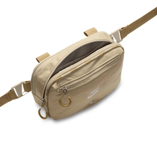 【NIKE 耐吉】側背包 男 女 NIKE HAYWARD PATROL CROSSBODY 斜背包 小包 卡其色(HJ8229253)