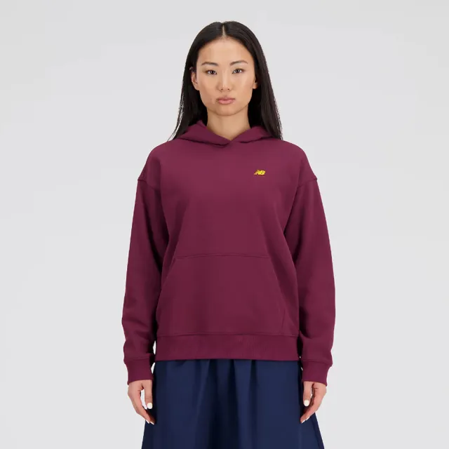 【NEW BALANCE】NB 上衣 女款 長袖上衣 帽T 運動 亞規 酒紅 AWT33524NBY