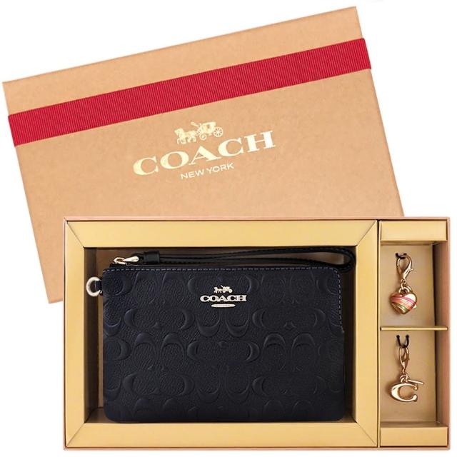 【COACH】皮革大C立體浮雕手拿包+C LOGO/愛心造型吊飾禮盒組(黑色)