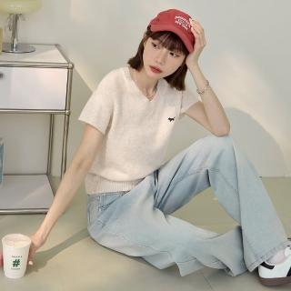 【OB 嚴選】小狗刺繡V領短袖針織上衣 《FA3114》