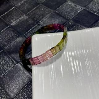 【佰財水晶珠寶】老礦碧璽晶體透顏色艷麗8.5-9mm碧璽手牌(手排飾品)