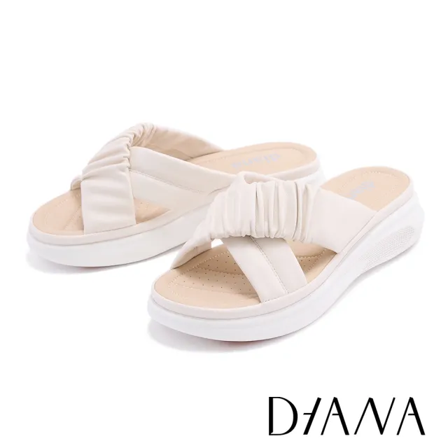 【DIANA】質感羊皮皺褶交叉厚底拖鞋(米白)