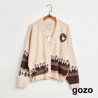 【gozo】MOMO獨家款★限量開賣 老天鵝圖騰翻領毛衣外套(卡其)