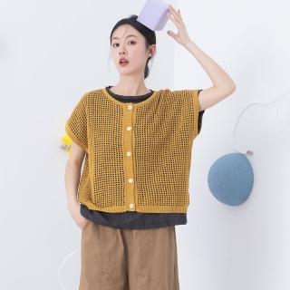 【MOSS CLUB】洞洞連袖木釦開襟式針織上衣(米 駝 黃/魅力商品)
